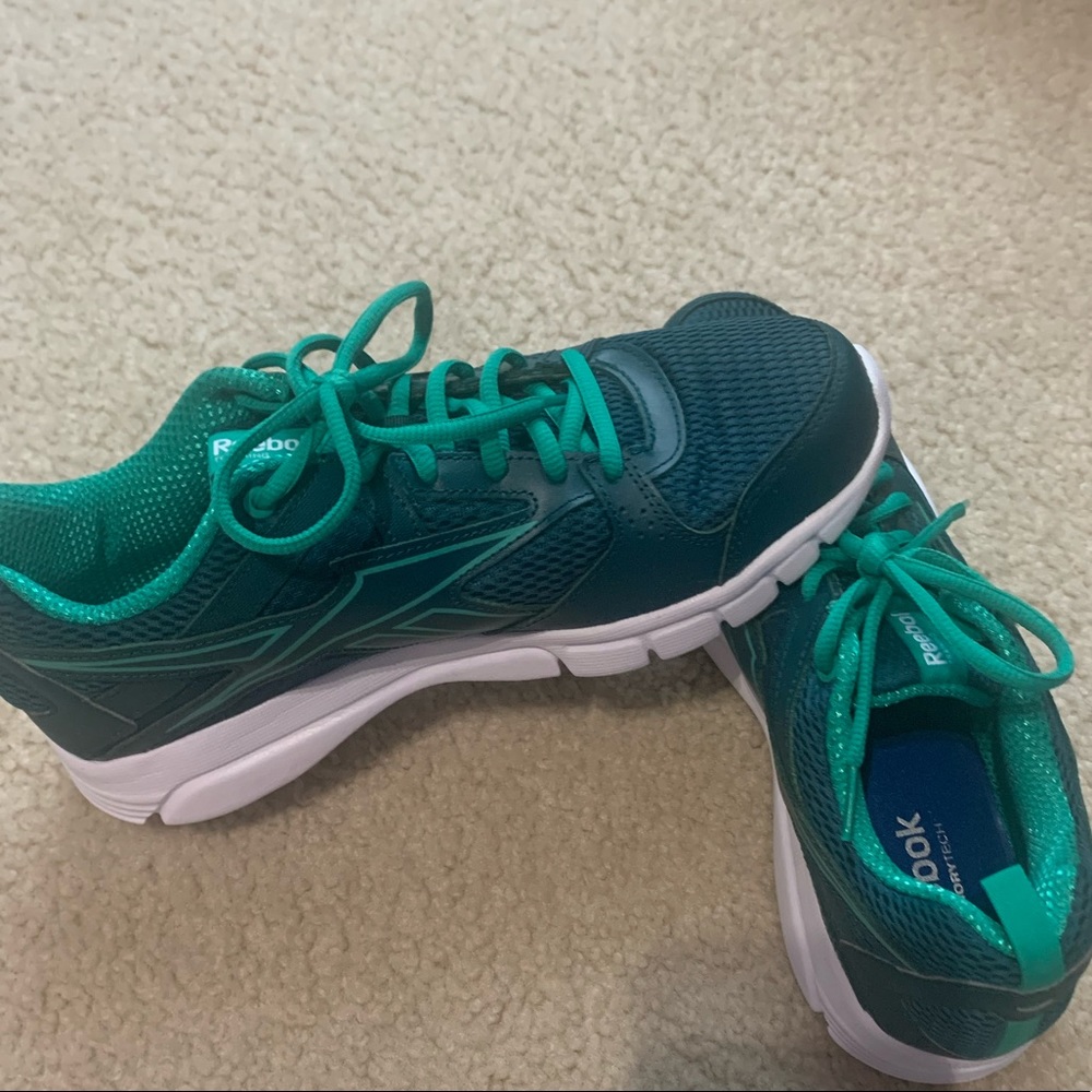 Reebok womens sneaker 8.5